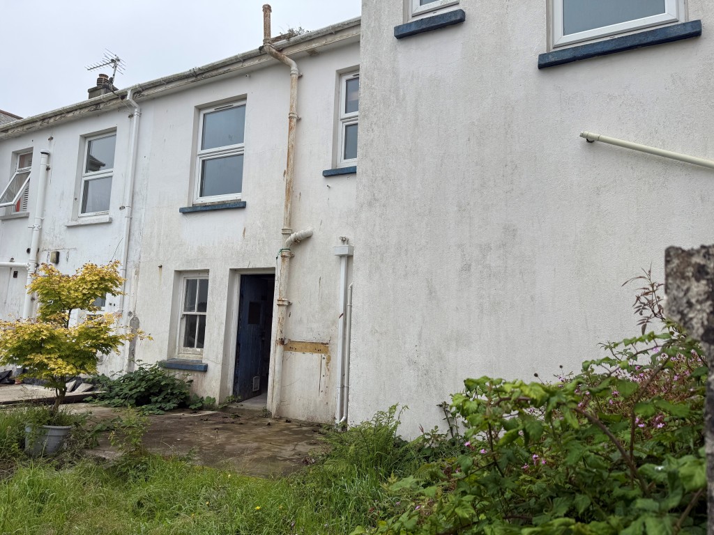 Lot: 220 - SEMI-DETACHED TWO-BEDROOM BUNGALOW FOR IMPROVEMENT - Partial rear elevation